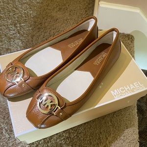 Michael Kors Caramel flats